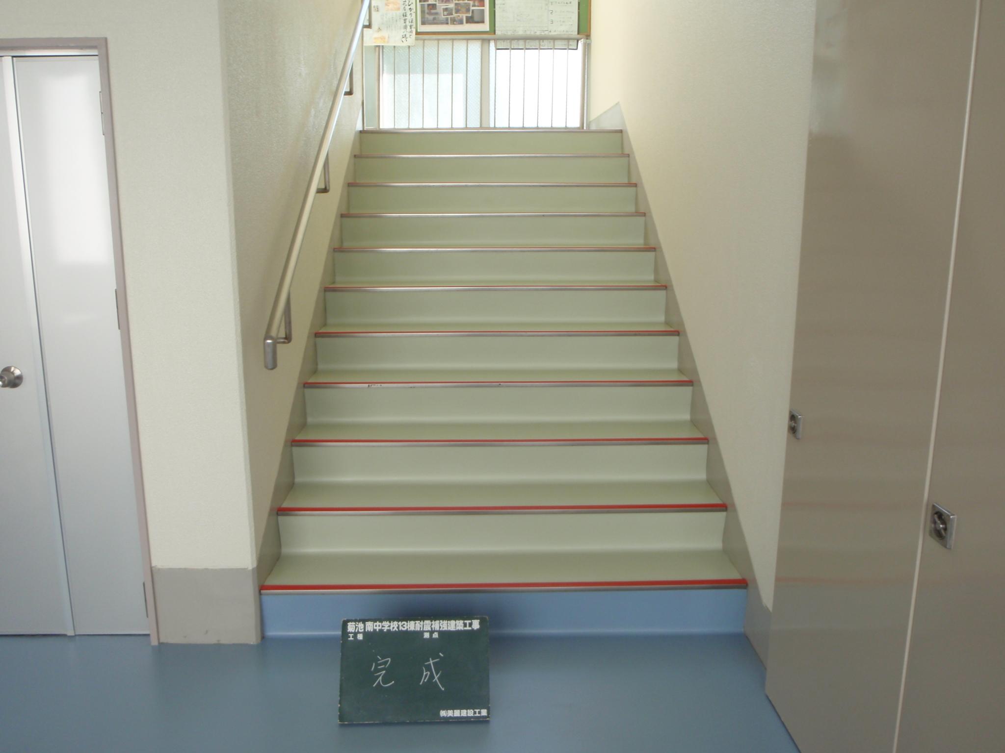 階段の床シート張替